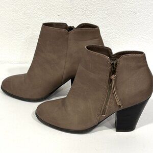 Charlotte Russe Keira Ankle Boots Heels Taupe Brown Faux Leather Side Zip Size 7